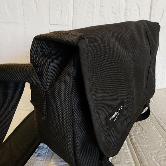 Small Timbuk2 Black Messenger Bag - Picture 4 of 11